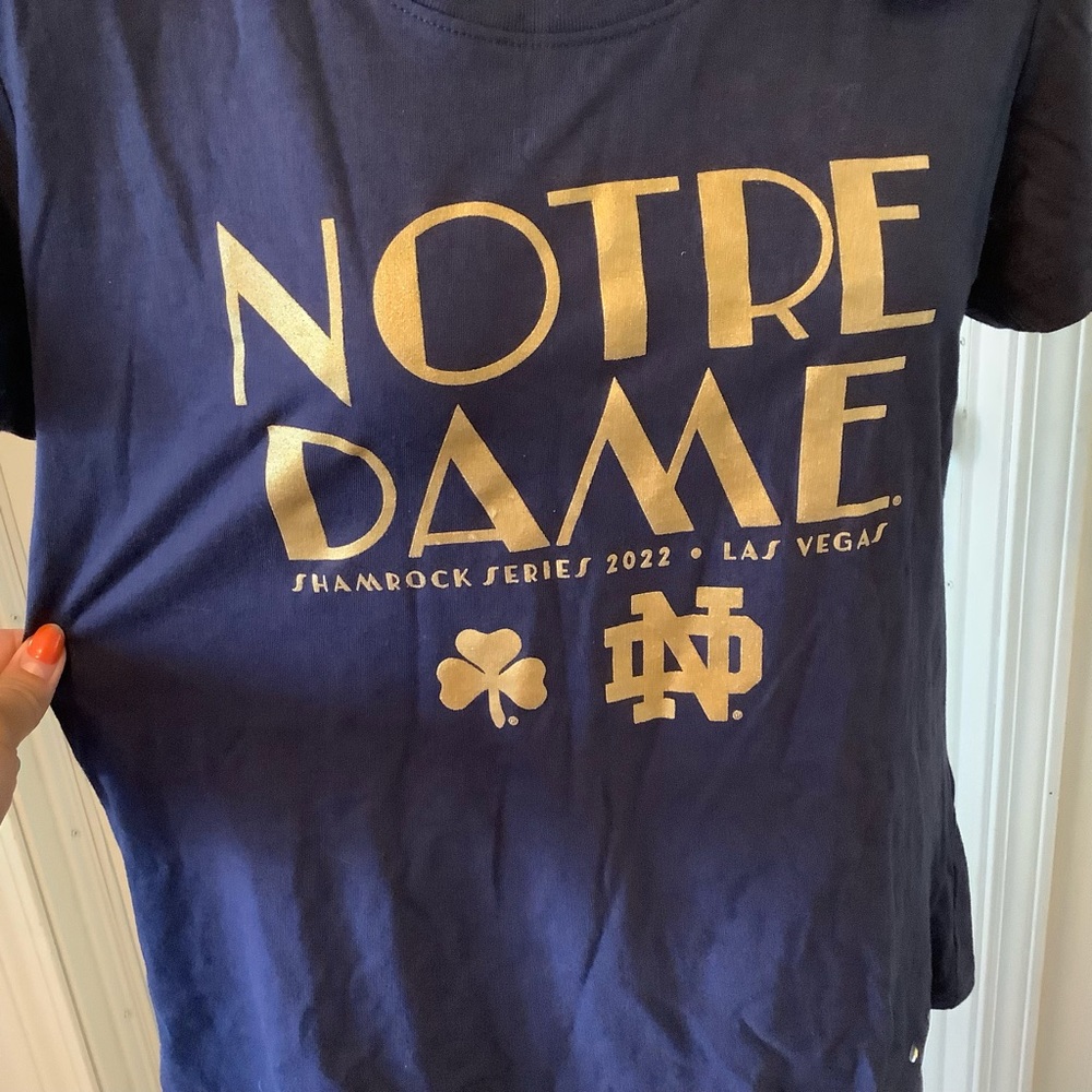 Under Armour Notre Dame shirt size medium NWT - Picture 4 of 9